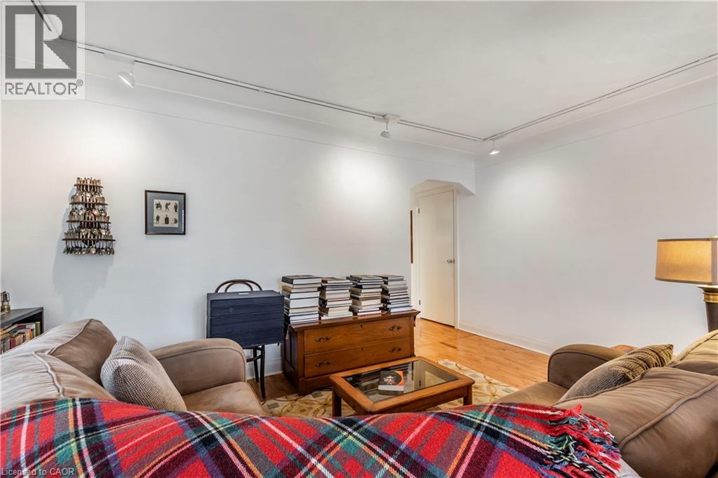 13 Mcmaster Avenue Property Photo 16