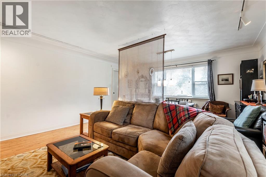 13 Mcmaster Avenue Property Photo 17