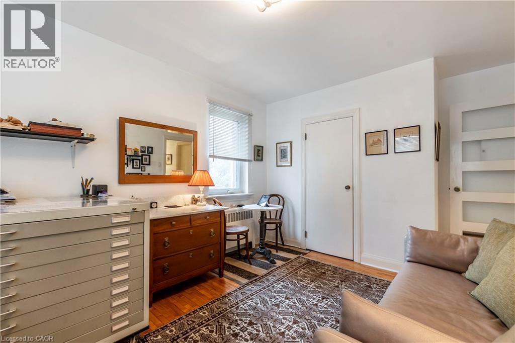 13 Mcmaster Avenue Property Photo 23