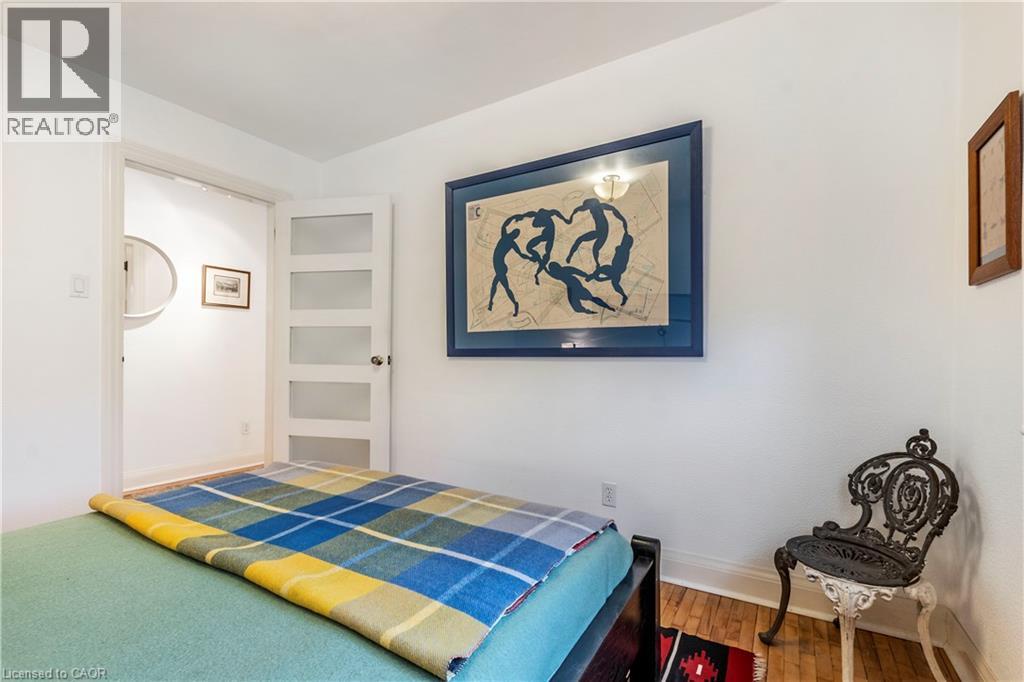 13 Mcmaster Avenue Property Photo 29