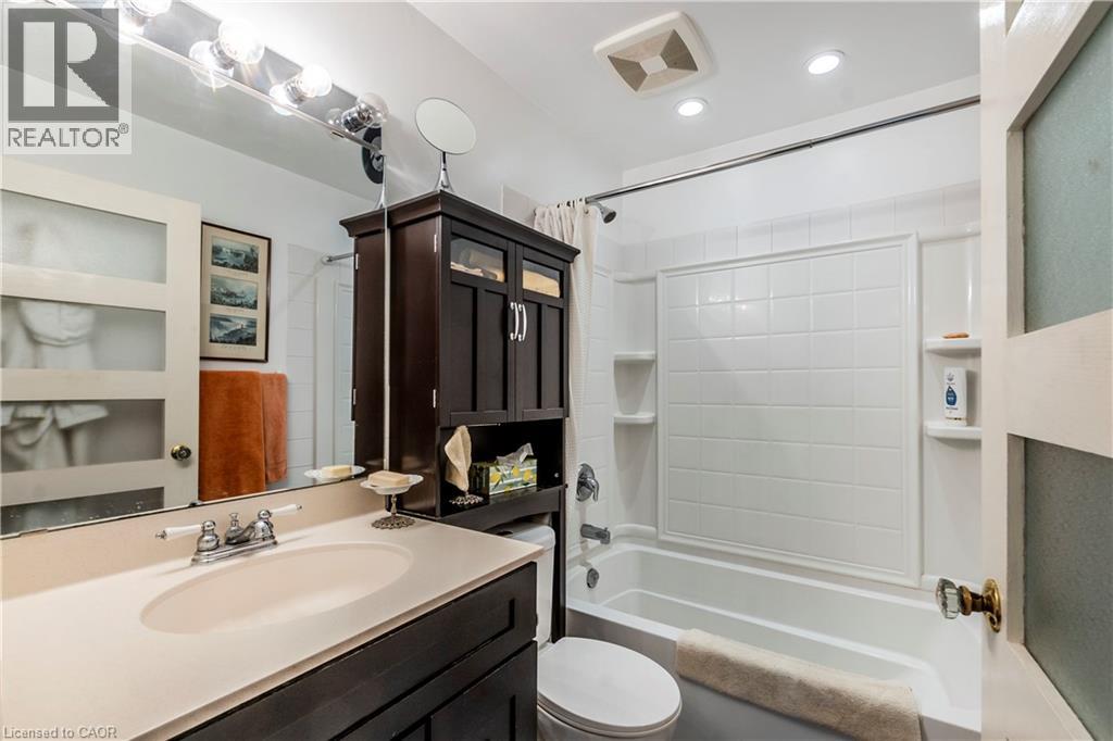 13 Mcmaster Avenue Property Photo 30