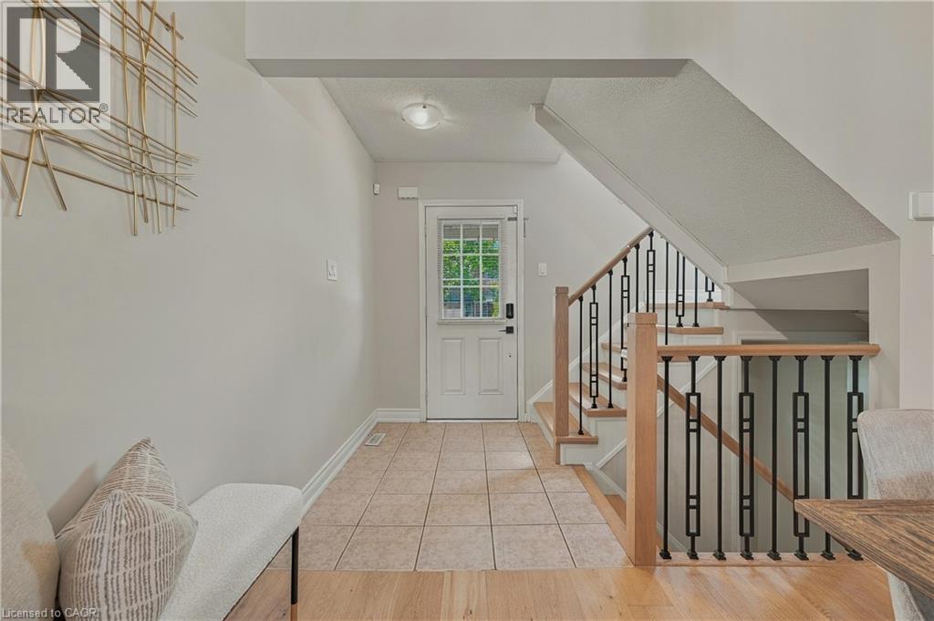 629 Gervais Terrace Property Photo 3