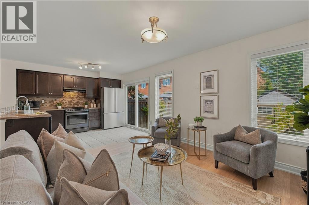 629 Gervais Terrace Property Photo 11