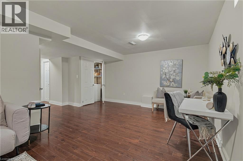 629 Gervais Terrace Property Photo 31