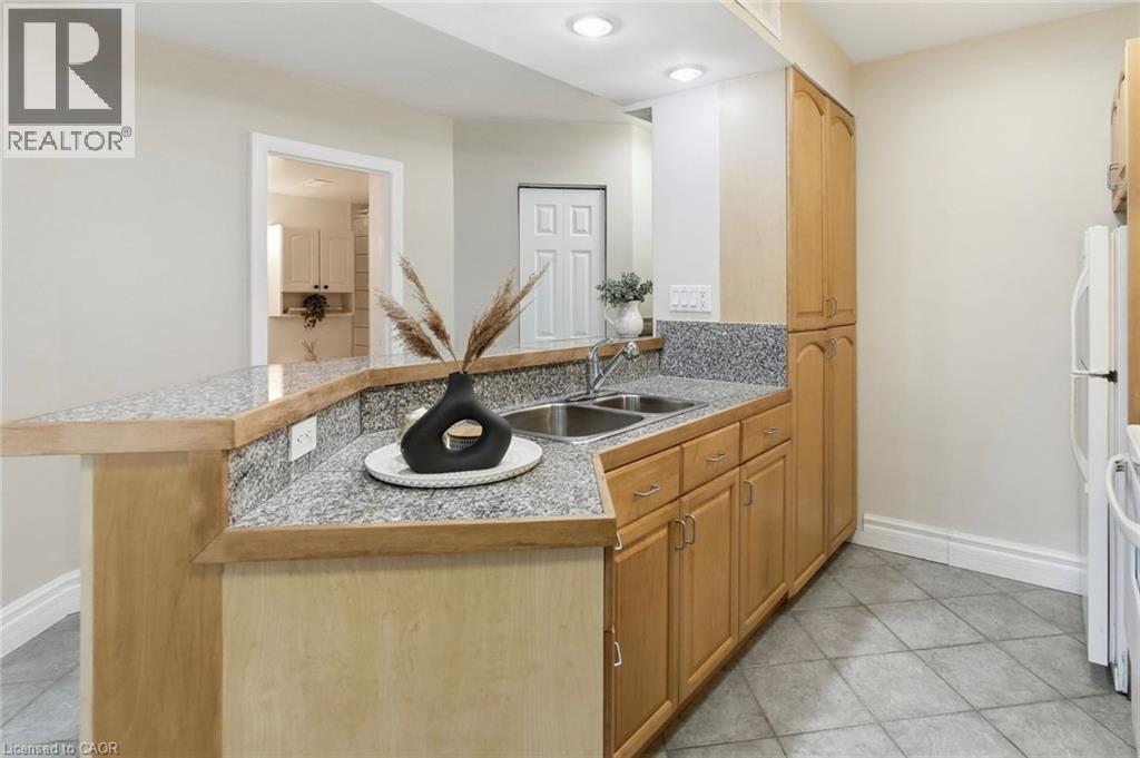 101 Queen Street S Unit# Ph 802 Property Photo 9