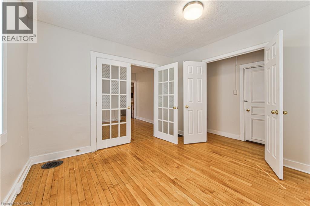 217 Lancaster Street E Property Photo 4