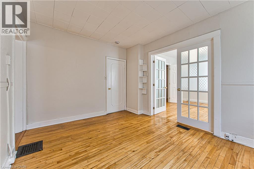 217 Lancaster Street E Property Photo 5