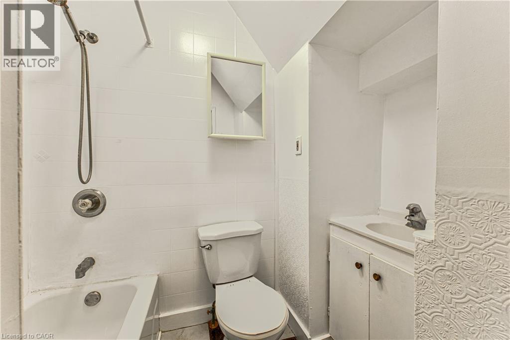 217 Lancaster Street E Property Photo 6