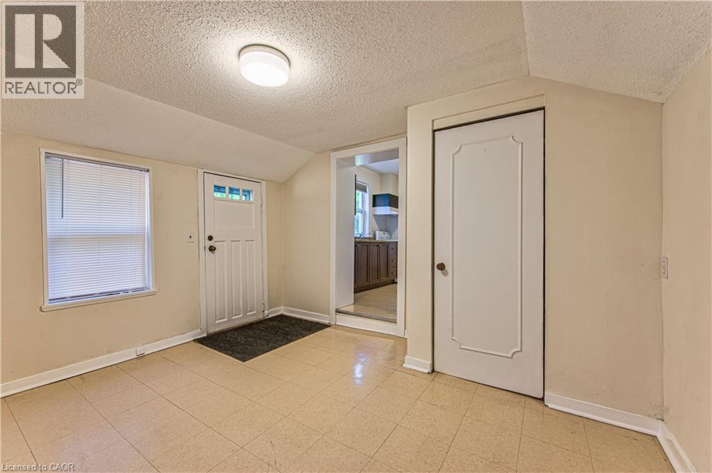 217 Lancaster Street E Property Photo 14