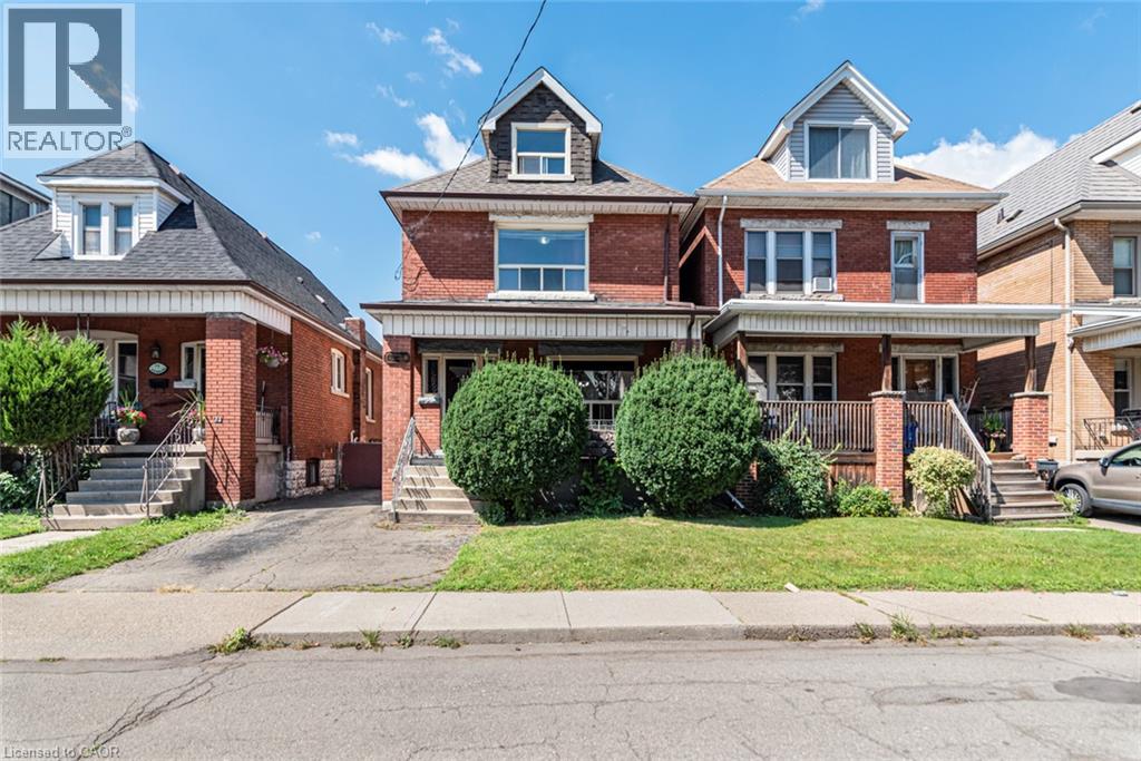 75 Kensington Avenue N Property Photo 3