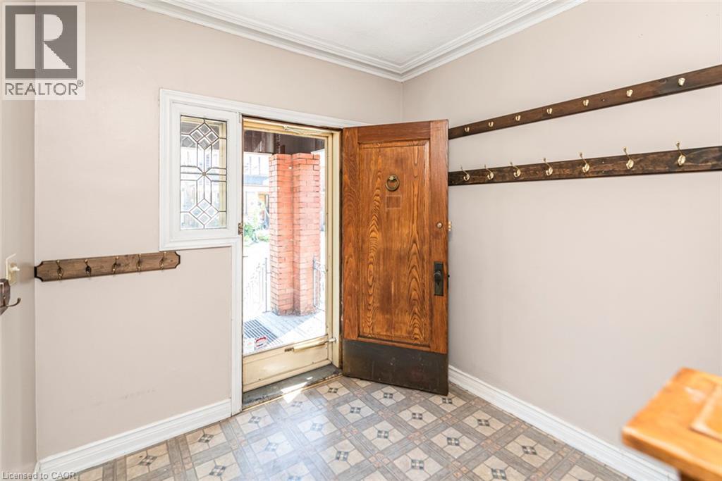 75 Kensington Avenue N Property Photo 8