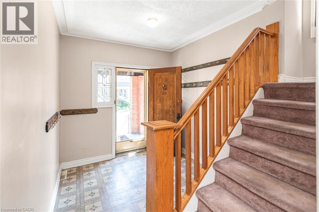 75 Kensington Avenue N Property Photo 10
