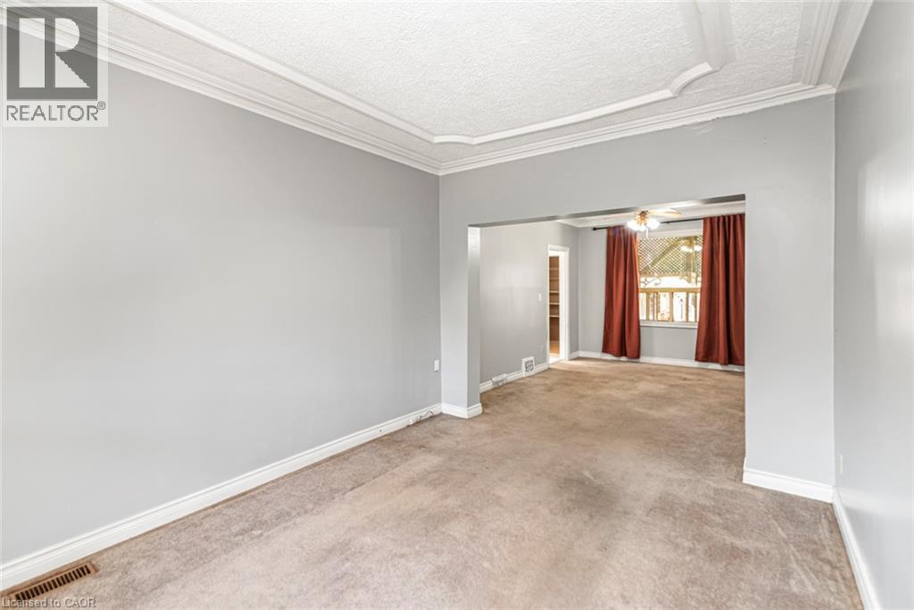 75 Kensington Avenue N Property Photo 11