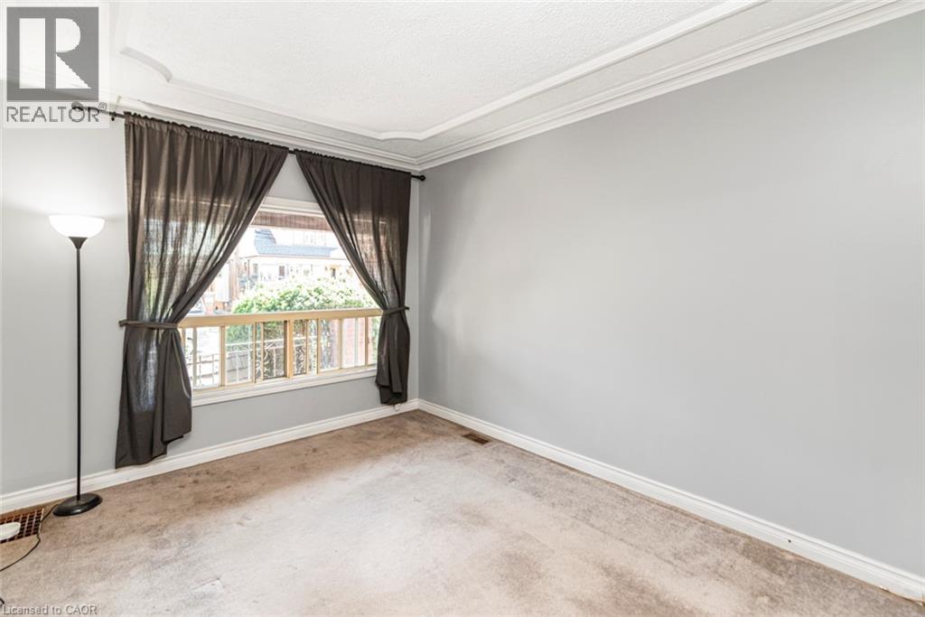 75 Kensington Avenue N Property Photo 12