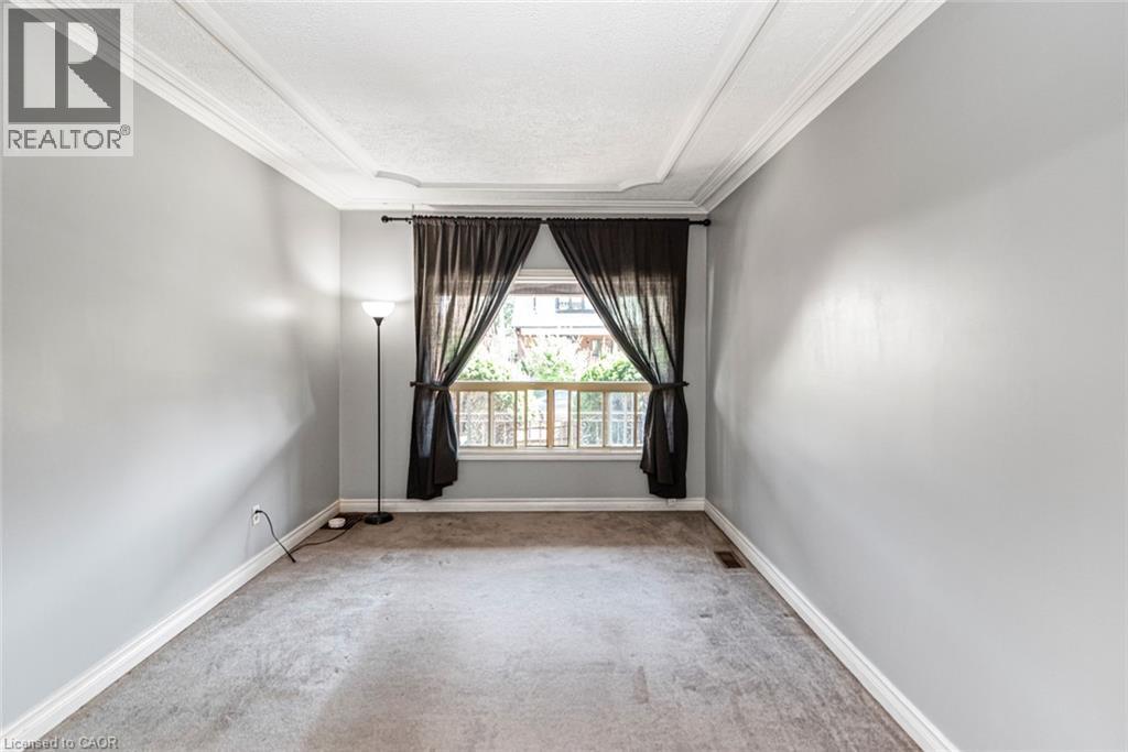 75 Kensington Avenue N Property Photo 13