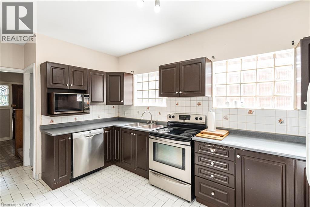 75 Kensington Avenue N Property Photo 18