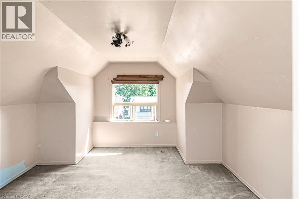 75 Kensington Avenue N Property Photo 30