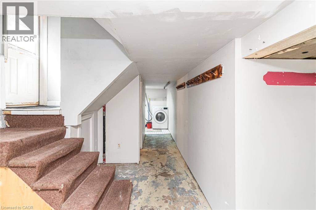75 Kensington Avenue N Property Photo 39
