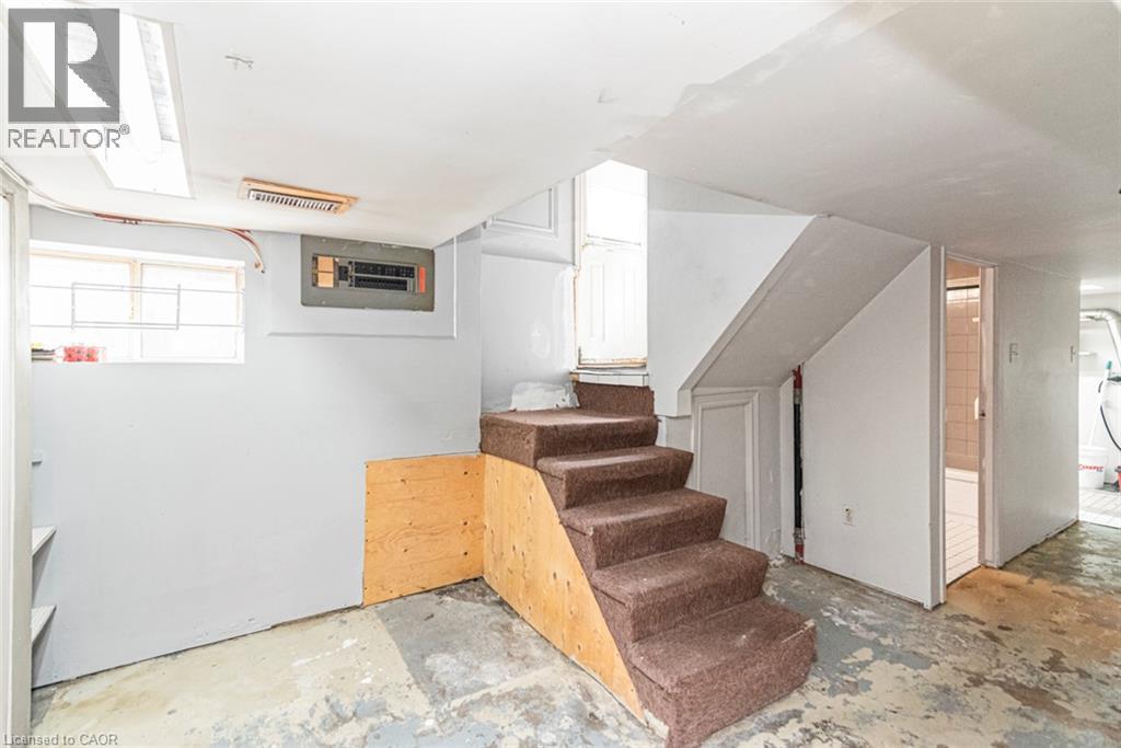 75 Kensington Avenue N Property Photo 40
