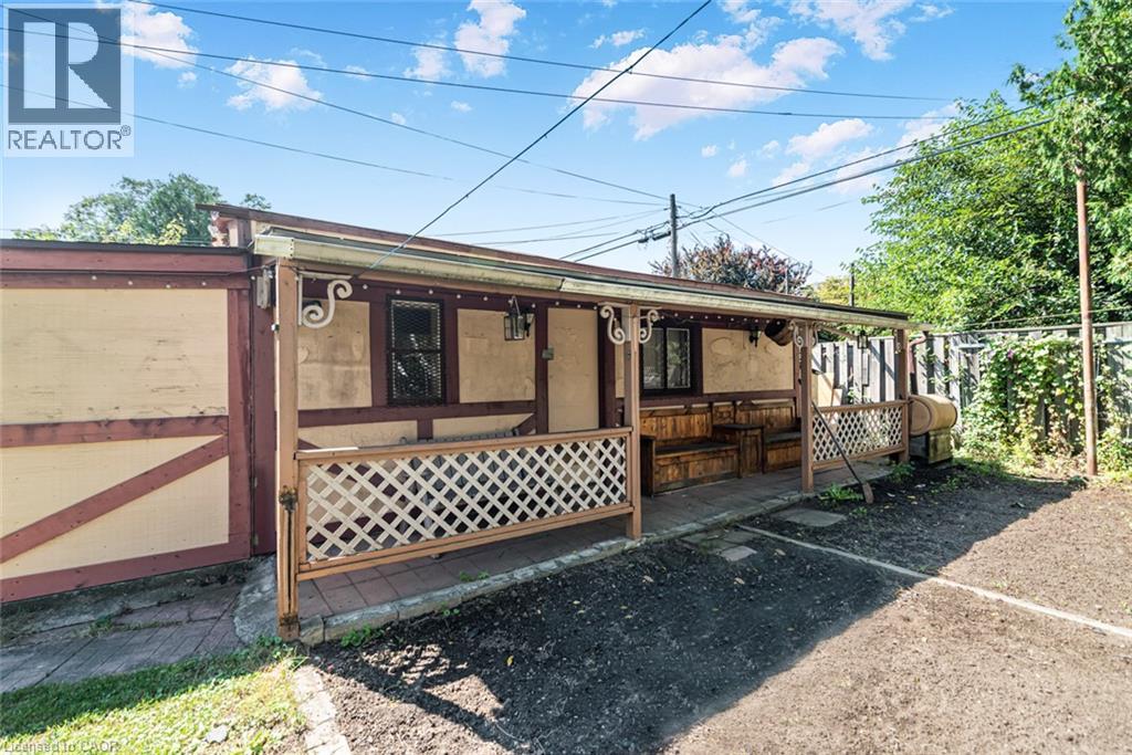 75 Kensington Avenue N Property Photo 49