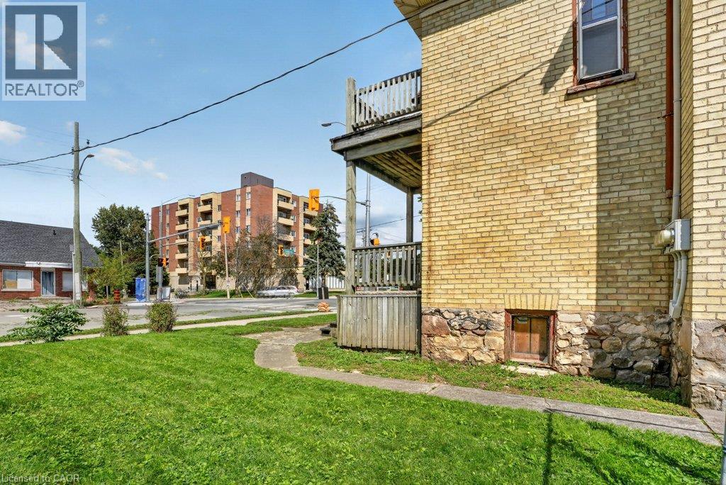 569 Frederick Street Property Photo 6