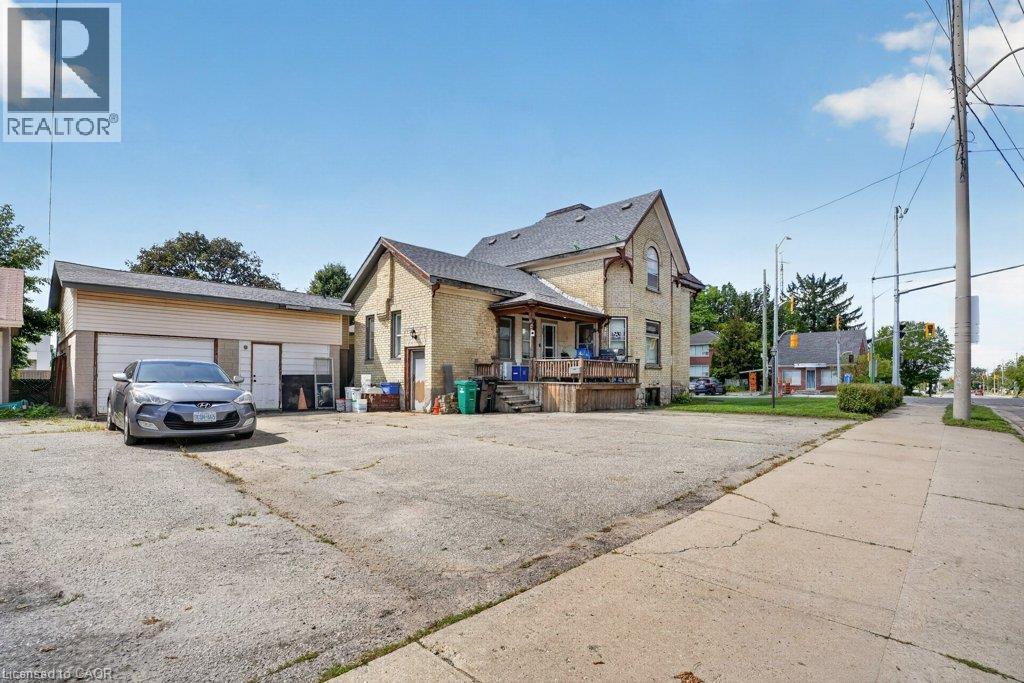 569 Frederick Street Property Photo 8