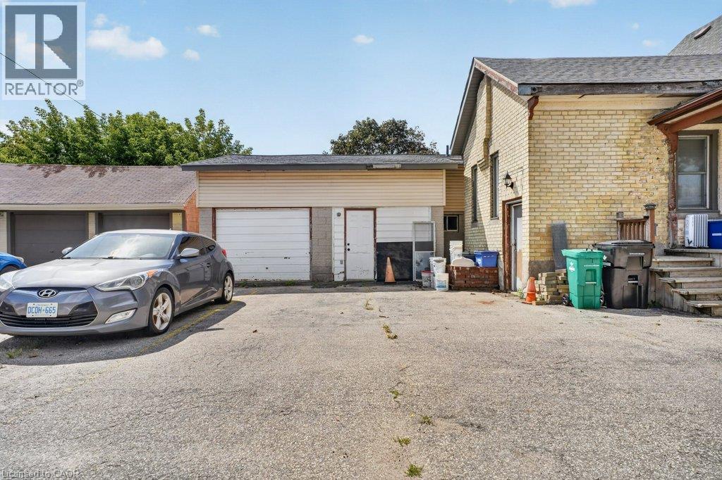 569 Frederick Street Property Photo 9