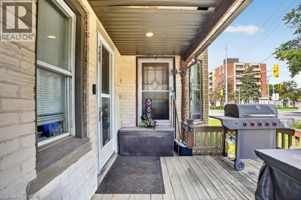 569 Frederick Street Property Photo 11