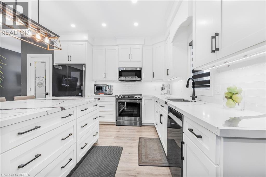 442 James Street Property Photo 6