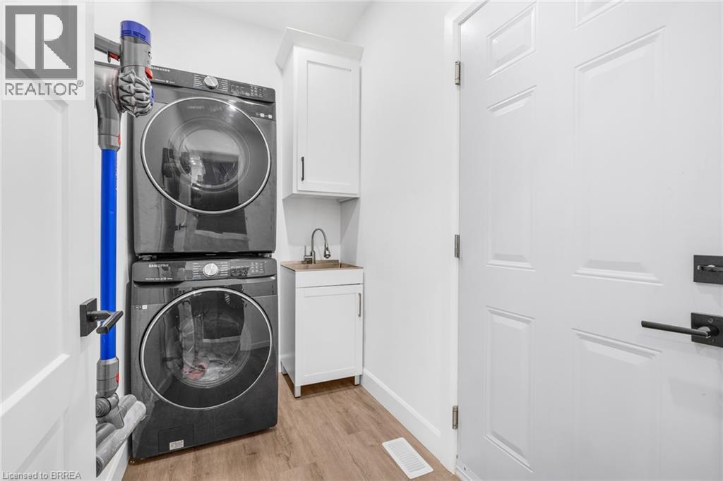 442 James Street Property Photo 16