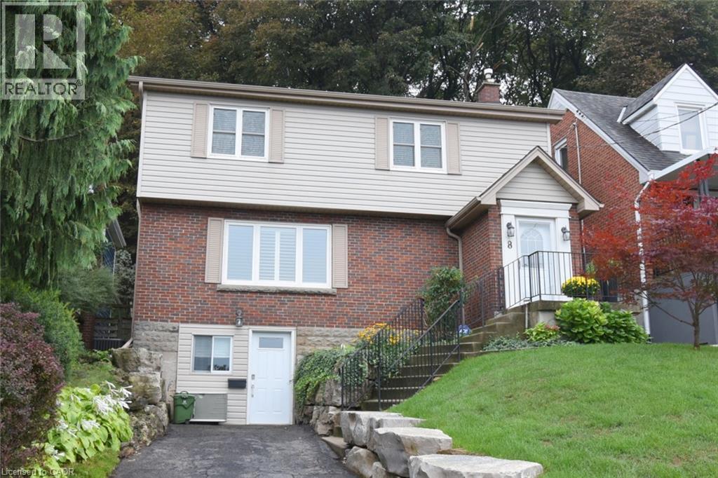 8 Kingsway Drive Property Photo 1