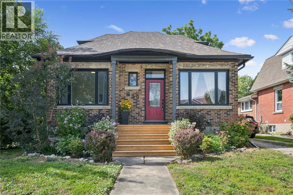699 St Andrew Street W Property Photo 1