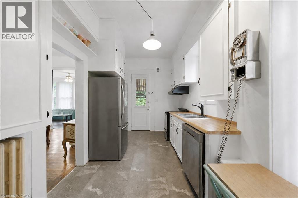347 Queen Street S Property Photo 28