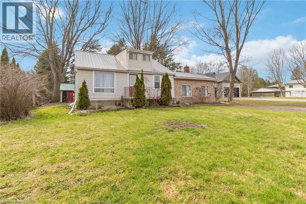 1 Kings Lane Property Photo 1