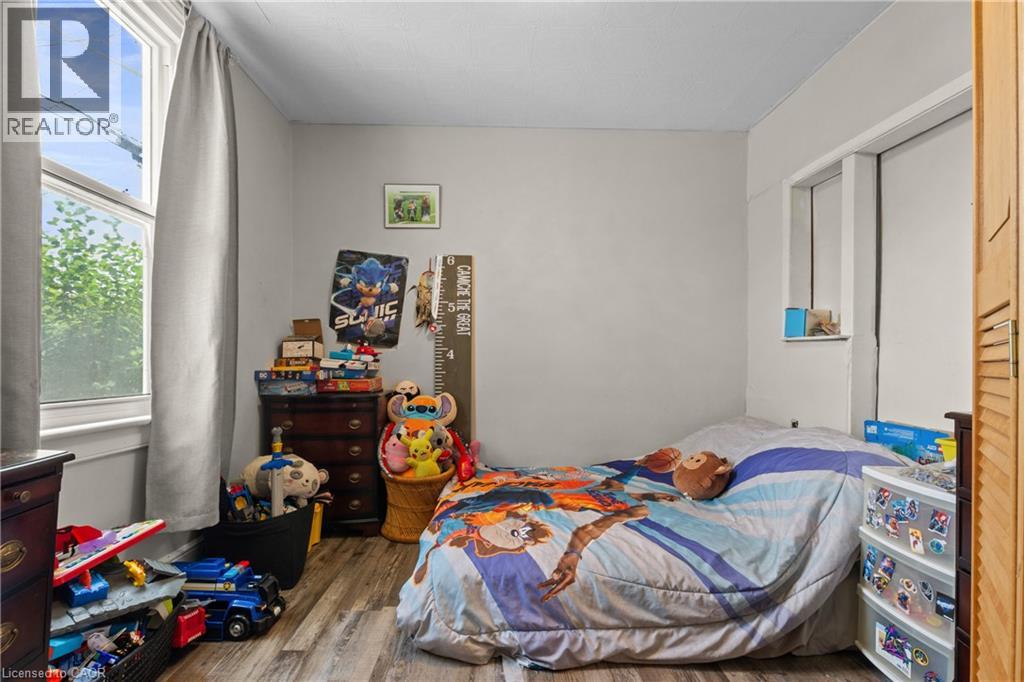 193 Locke Street N Property Photo 15