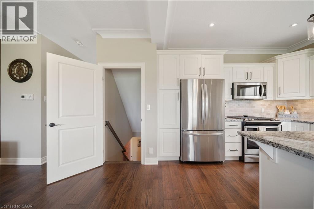 95 Lafayette Street E Property Photo 29