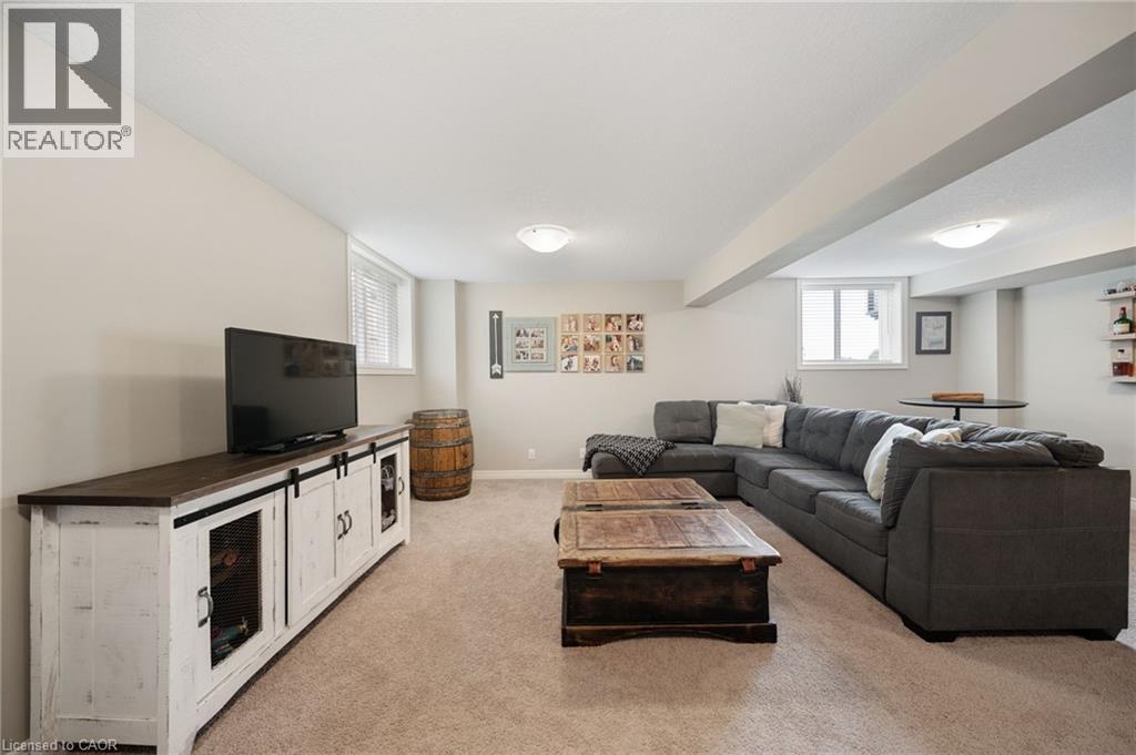 95 Lafayette Street E Property Photo 32