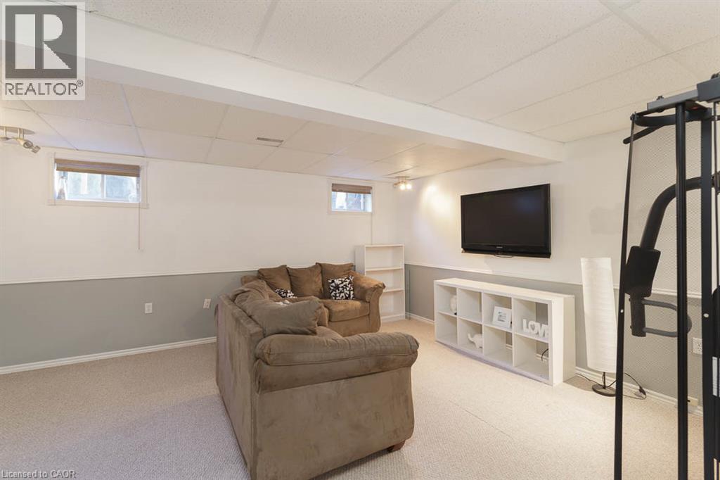 4345 Beverley Crescent Property Photo 12