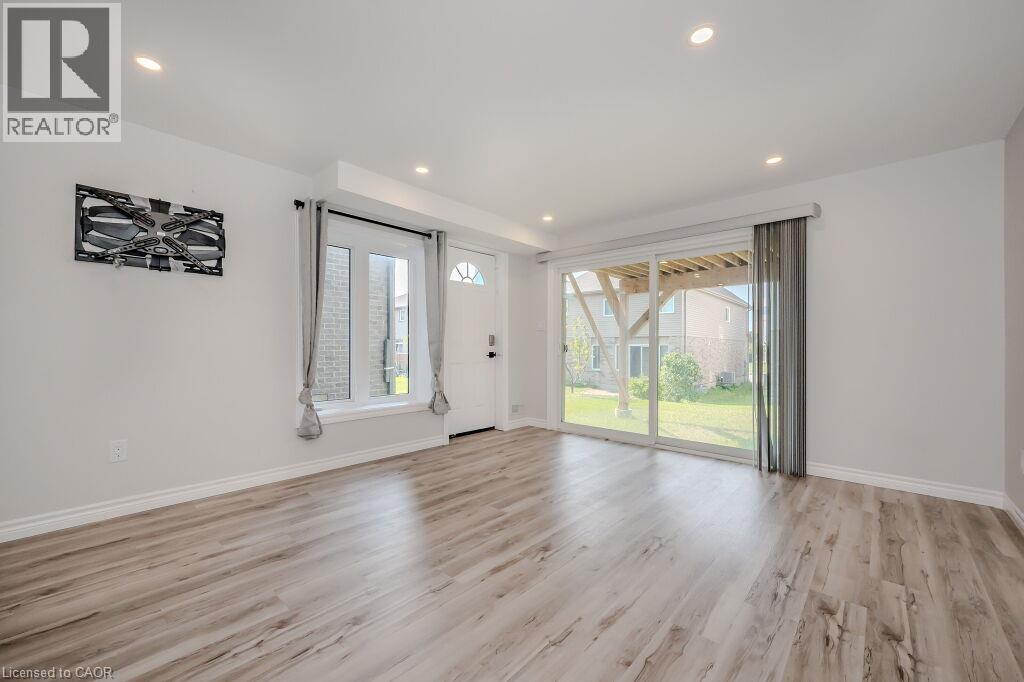 277 Dewdrop Crescent Unit# Lower Property Photo 8