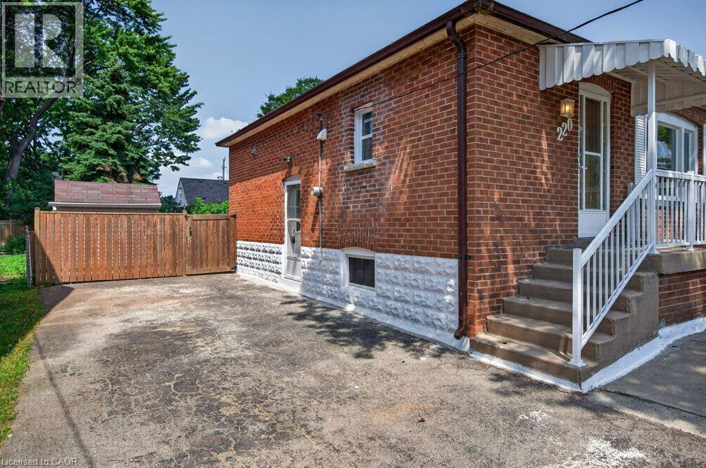220 East 13th Street Property Photo 6