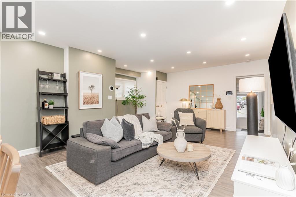4 ROBINS Avenue Property Photo 1