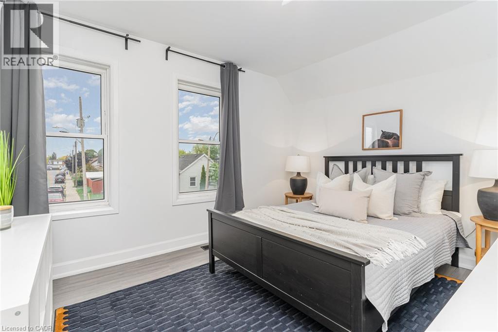 4 Robins Avenue Property Photo 15