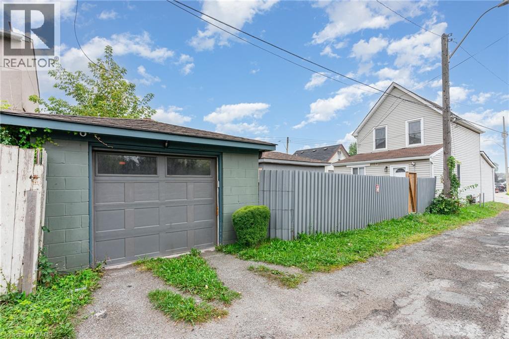 4 Robins Avenue Property Photo 23