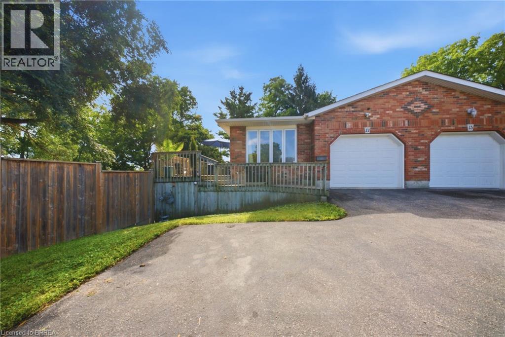 11 Dundas Street W Property Photo 1