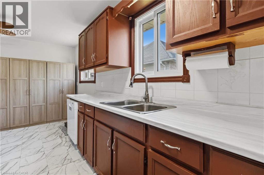 47 Abeles Avenue Property Photo 12