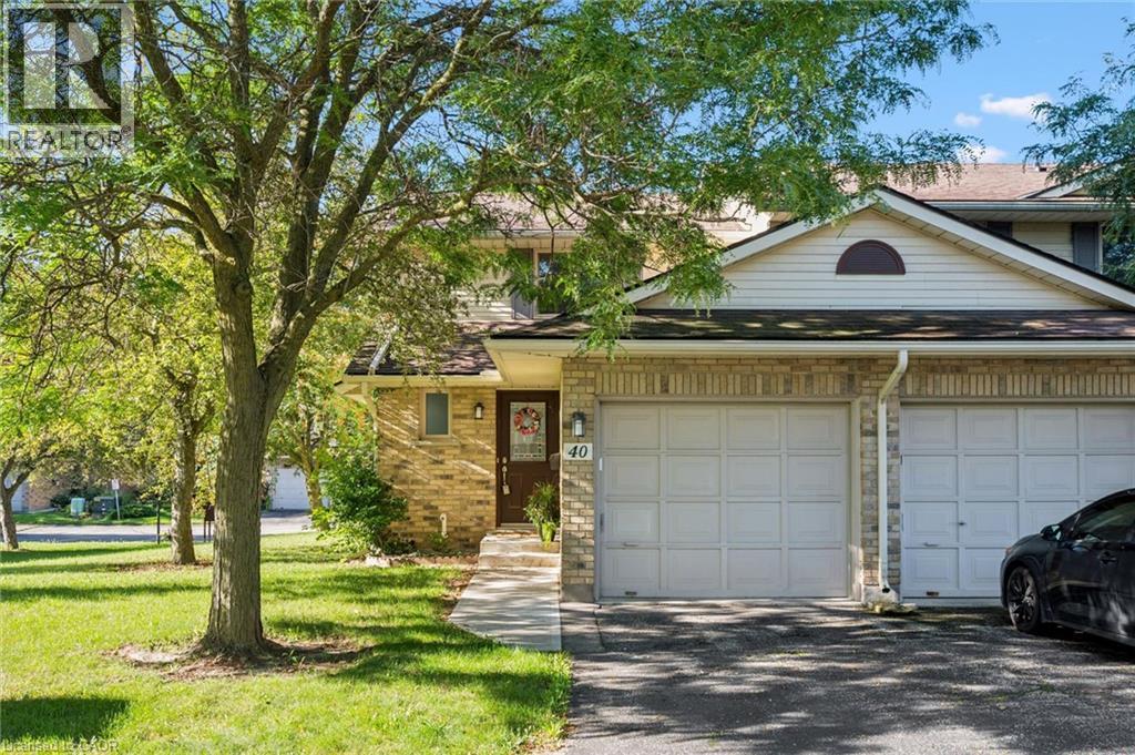 375 KINGSCOURT Drive Unit# 40 Property Photo 1