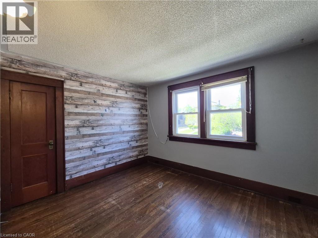 119 Norfolk Street S Property Photo 17