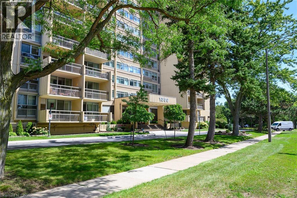 1359 White Oaks Boulevard Unit# 205 Property Photo 2