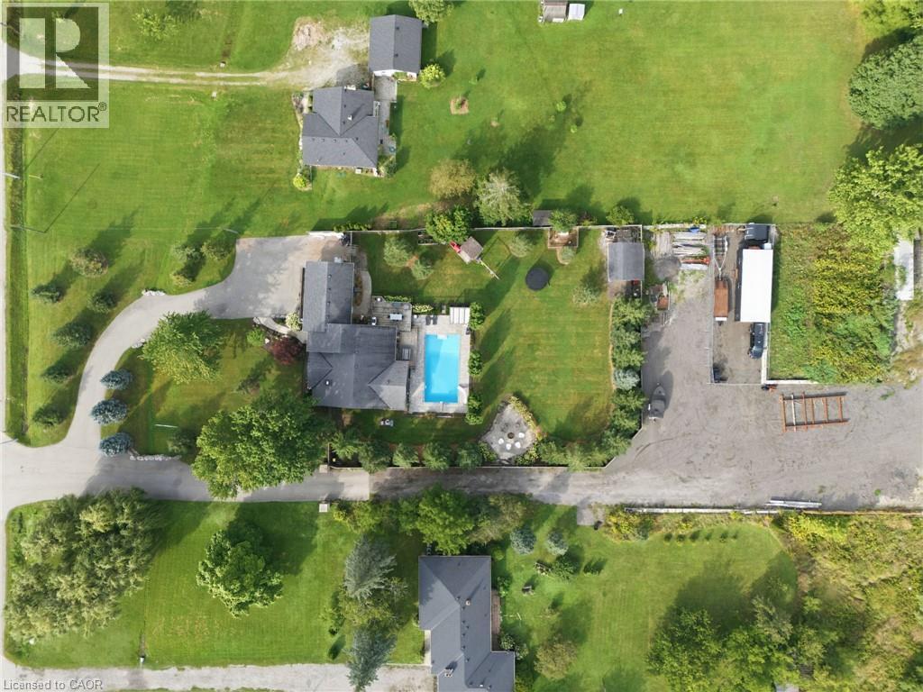 1422 Colborne Street E Property Photo 4