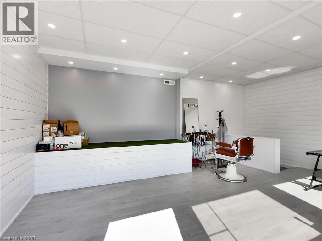 229 Parkdale Avenue N Property Photo 3
